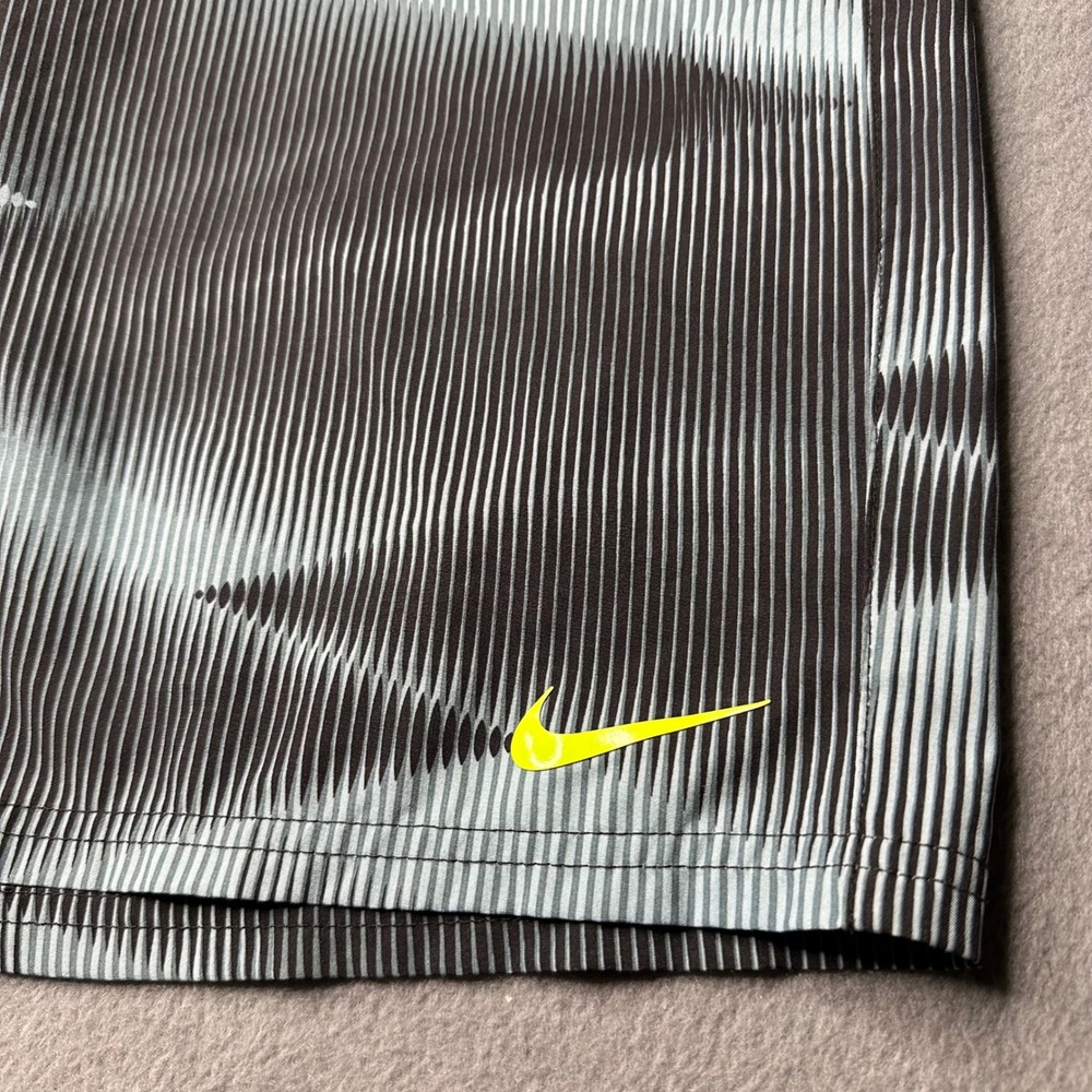 Nike Board Shorts Mens 34 Black Grey Geometric Optical Illusion Neon Swoosh